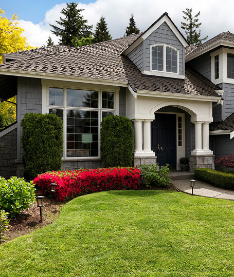 Traditional home asphalt shingle roof